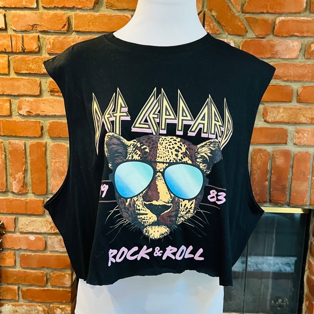 Def Leppard Rock & Roll 1983 Graphic Cropped Concert Tank Top - Picture 2 of 6